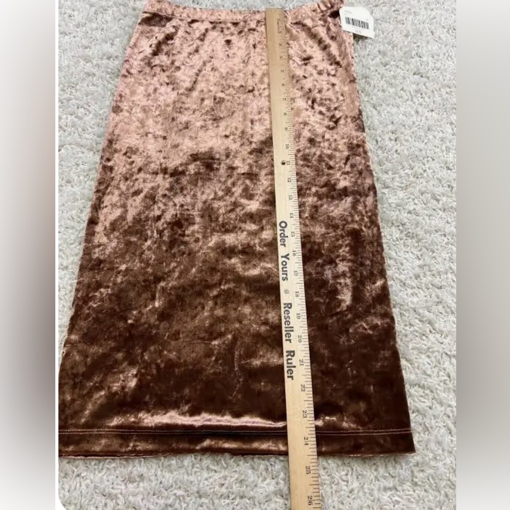 Crushed velvet pencil skirt